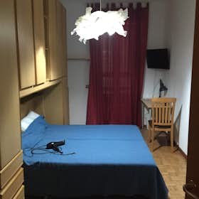 Private room for rent for €550 per month in Milan, Via Enrico Cialdini