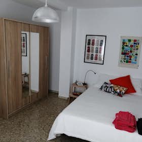 Private room for rent for €410 per month in Valencia, Avenida del Cid