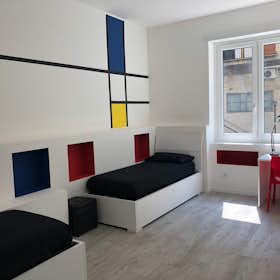 Shared room for rent for €380 per month in Milan, Via Louis Pasteur