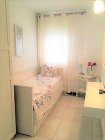Private room for rent for €599 per month in Barcelona, Carrer de Leiva