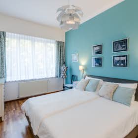 Apartment for rent for €1,500 per month in Vienna, Schulz-Straßnitzki-Gasse