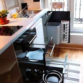 Studio for rent for €1,300 per month in Paris, Rue de la Grange-Batelière