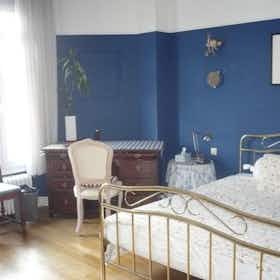 Private room for rent for €825 per month in Woluwe-Saint-Pierre, Avenue de Broqueville