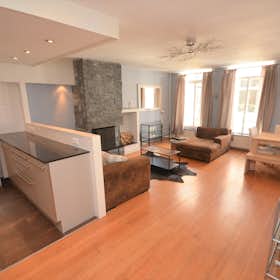 Apartamento para alugar por € 2.500 por mês em The Hague, Maziestraat