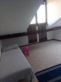 Общая комната сдается в аренду за 350 € в месяц в San Fratello, Via Giosuè Carducci