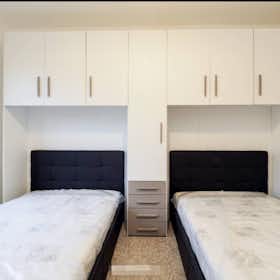 Shared room for rent for €430 per month in Milan, <a href=