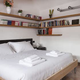 Apartment for rent for €2,035 per month in Milan, Via Panfilo Castaldi