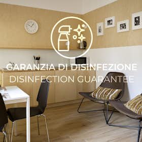 Apartment for rent for €2,150 per month in Milan, Via Aminto Caretto