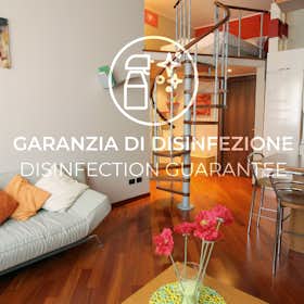 Apartment for rent for €1,780 per month in Milan, Piazza Santa Maria alla Fontana