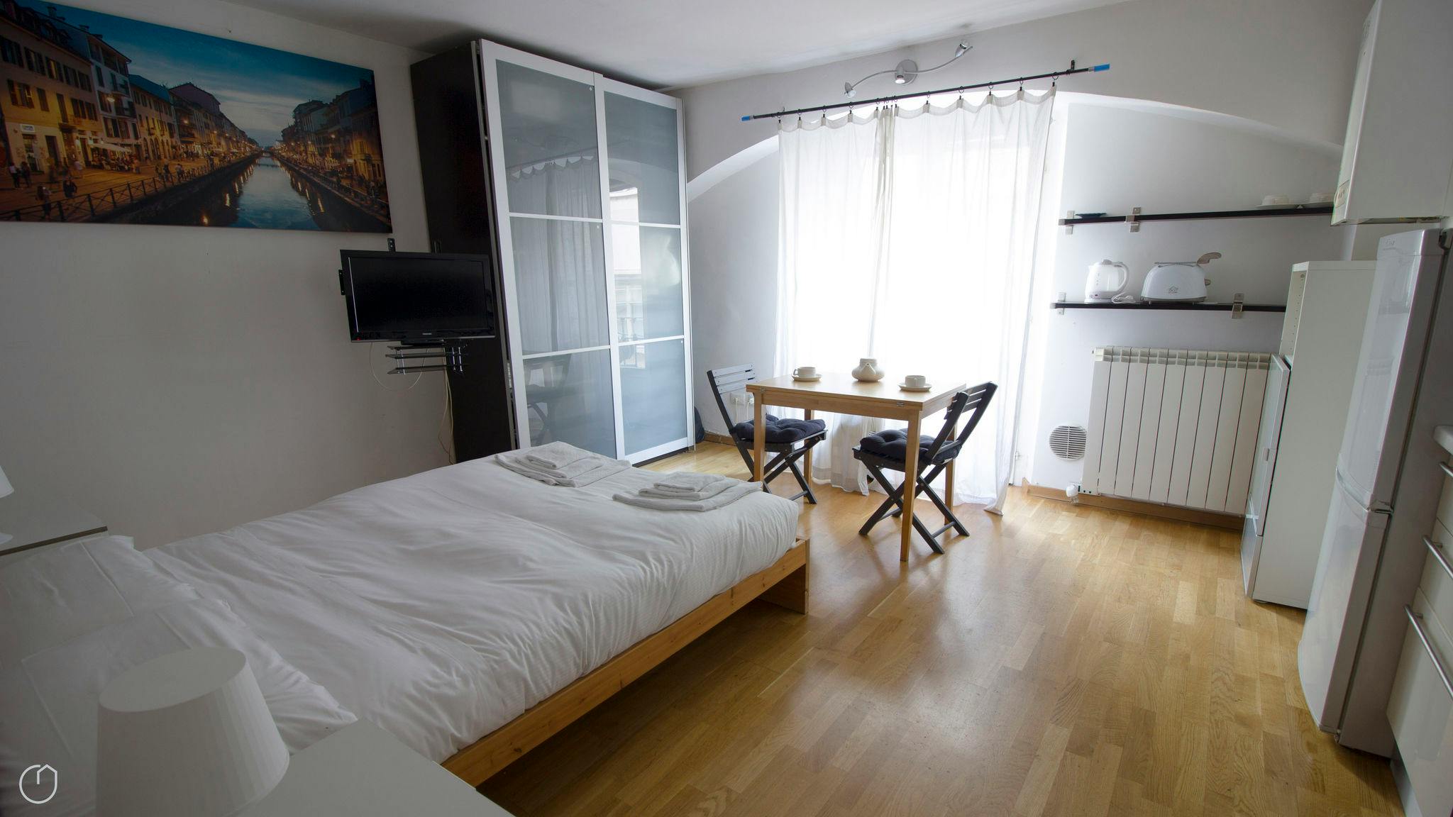 Studio for rent for €1 per month in Milan, Via Vincenzo Forcella