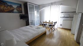 公寓 正在以 €1,586 的月租出租，其位于 Milan, Via Vincenzo Forcella