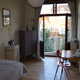 私人房间 正在以 €980 的月租出租，其位于 Brussels, Rue Stevens-Delannoy