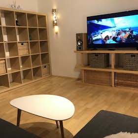 Apartment for rent for €2,100 per month in Ljubljana, Šarhova ulica