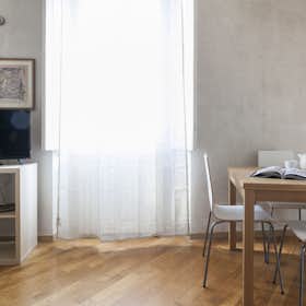 Apartment for rent for €1,840 per month in Milan, Via Pastrengo