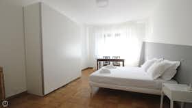Apartamento en alquiler por 2252 € al mes en Milan, Via Piacenza