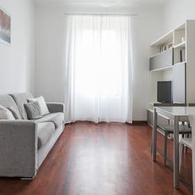Apartment for rent for €1,940 per month in Milan, Via Cola Montano