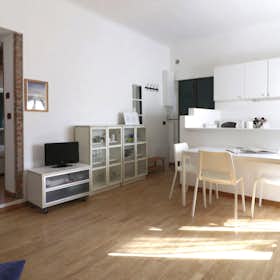 Apartment for rent for €1,590 per month in Milan, Viale Bligny
