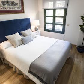Apartment for rent for €3,000 per month in Madrid, Calle de Cea Bermúdez