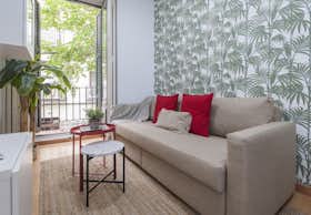 Apartment for rent for €2,600 per month in Madrid, Calle de la Cava Baja