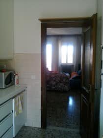 Cameră privată de închiriat pentru 500 EUR pe lună în Piacenza, Via San Corrado Confalonieri