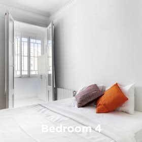 Private room for rent for €730 per month in Barcelona, Carrer del Consell de cent