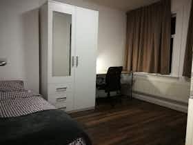Приватна кімната за оренду для 575 EUR на місяць у Rotterdam, Mathenesserdijk