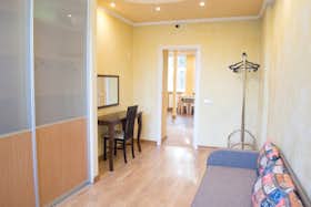私人房间 正在以 €270 的月租出租，其位于 Riga, Dzirnavu iela