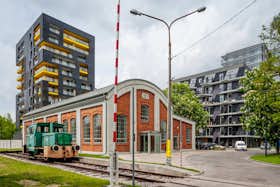 公寓 正在以 PLN 6,400 的月租出租，其位于 Warsaw, ulica Żupnicza