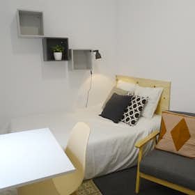 Private room for rent for €850 per month in Barcelona, Carrer Gran de Gràcia