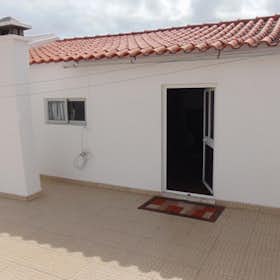 Shared room for rent for €450 per month in Seixal, Rua 1 de Maio