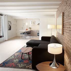Apartment for rent for €1,590 per month in Barcelona, Carrer de les Trompetes