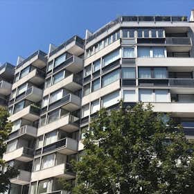 Private room for rent for €550 per month in Charleroi, Boulevard Joseph Tirou