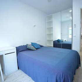 Private room for rent for €570 per month in Barcelona, Carrer de Bonsoms