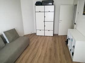 Studio for rent for €700 per month in Ixelles, Rue Saint-Georges