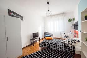 Cameră privată de închiriat pentru 350 EUR pe lună în Udine, Via Mantova