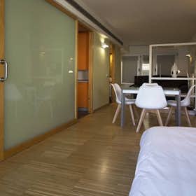 Apartment for rent for €1,195 per month in Madrid, Calle del Conde de Romanones