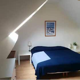 Apartment for rent for €1,320 per month in Brussels, Square Ambiorix