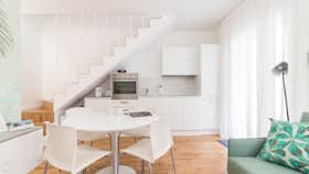 Apartment for rent for €2,139 per month in Milan, Via Ciro Menotti