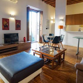 Apartment for rent for €1,595 per month in Madrid, Calle de Atocha