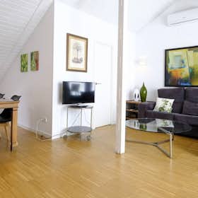 Apartment for rent for €1,880 per month in Madrid, Calle de Atocha