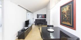 Apartment for rent for €1,880 per month in Madrid, Calle de Atocha
