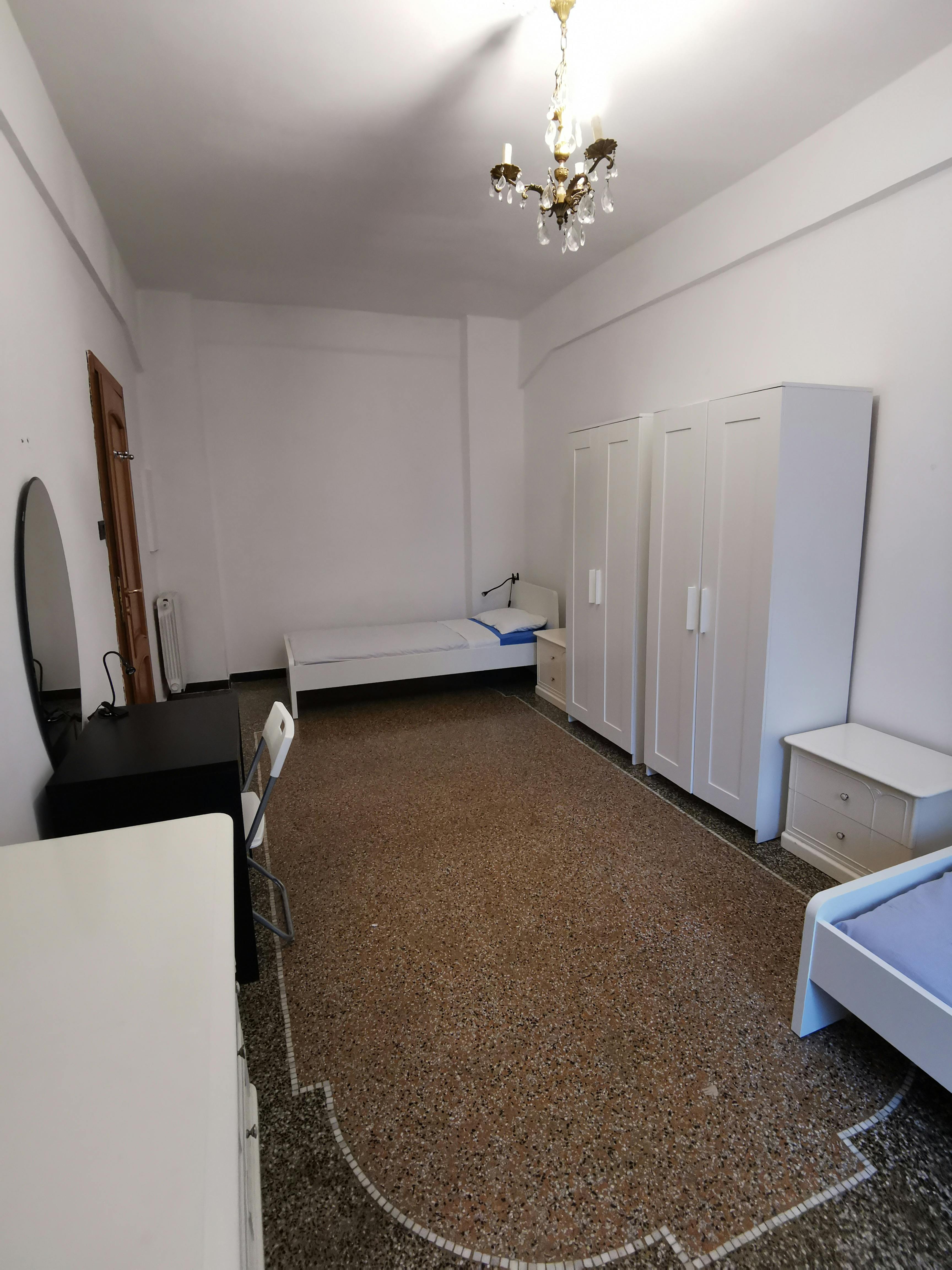 Shared room for rent for €290 per month in Genoa, Via Venezia