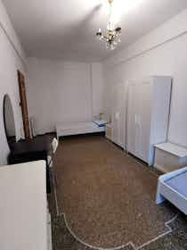 Спільна кімната за оренду для 280 EUR на місяць у Genoa, Via Venezia