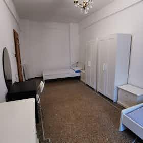 Mehrbettzimmer zu mieten für 280 € pro Monat in Genoa, Via Venezia