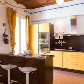 Apartment for rent for €1,750 per month in Barcelona, Carrer de Santa Àgata