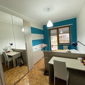 Private room for rent for €500 per month in Turin, Corso Sebastopoli