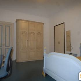 Shared room for rent for €610 per month in Turin, Via Salvatore Farina