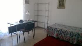 Private room for rent for €295 per month in Turin, Via Carlo Pisacane