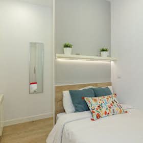 Private room for rent for €630 per month in Madrid, Calle Mesón de Paredes