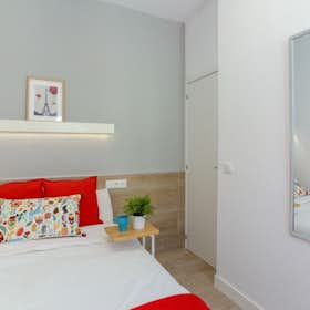 Private room for rent for €630 per month in Madrid, Calle Mesón de Paredes